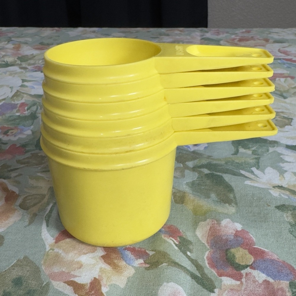 Vintage Tupperware Yellow 6 Measuring Cups Set 1/4 1/3 1/2 2/3 3/4 1 Cup